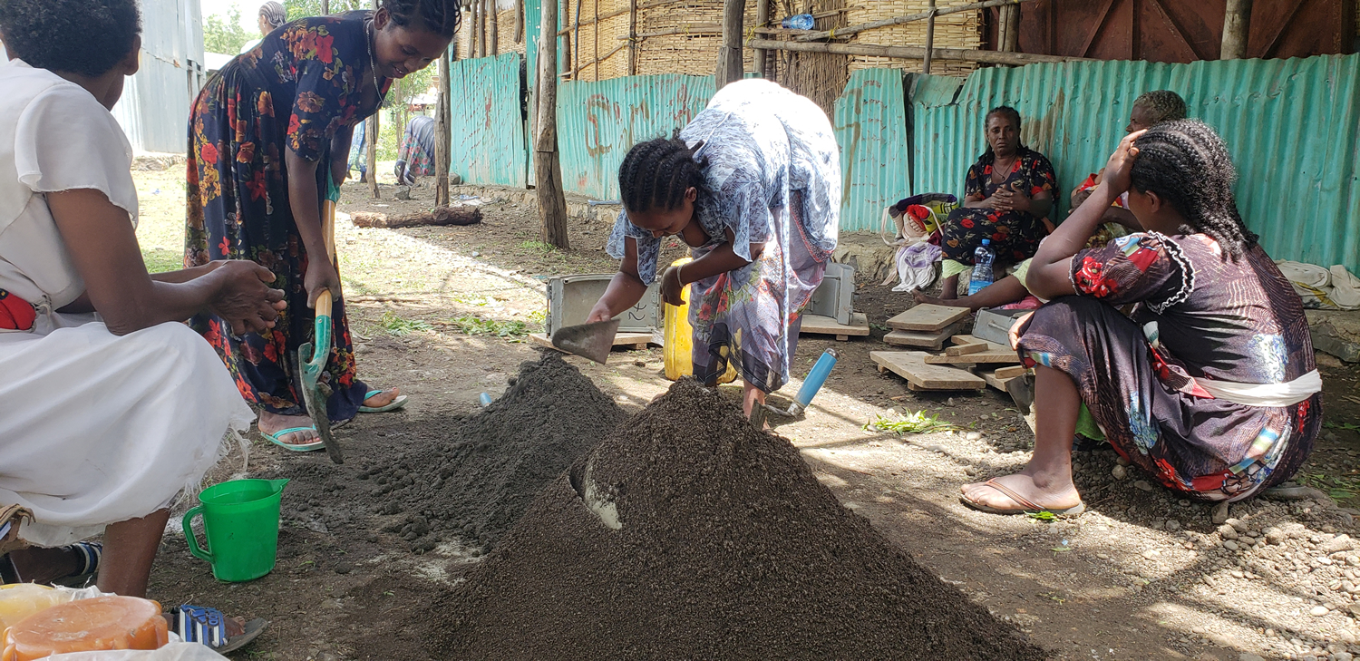 Women from a local producer group prepare materials for fuel-saving stoves in Metema village, Amhara Region. The initiative promotes alternative livelihoods that reduce pressure on dry forests while empowering women with new income-generating and climate-friendly skills